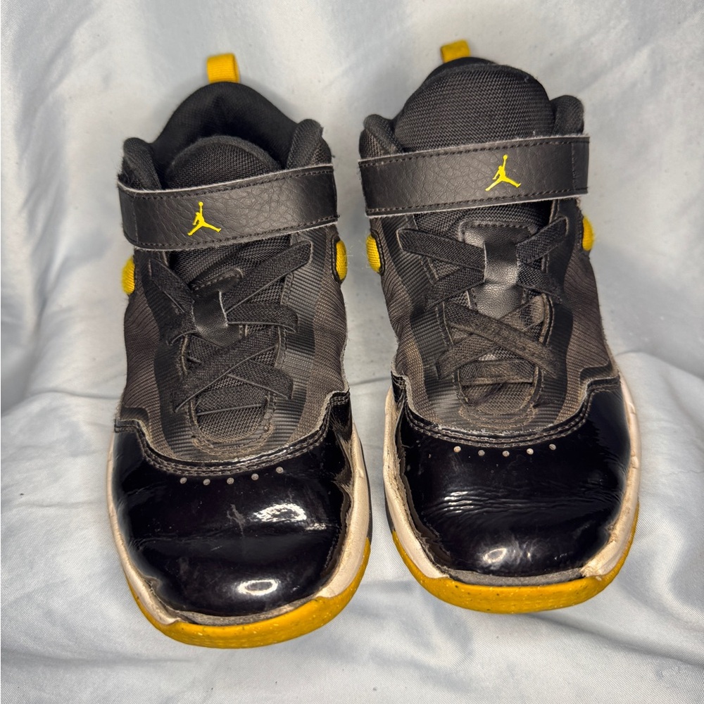 Nike Jordan — Black/Yellow — Size 3Y